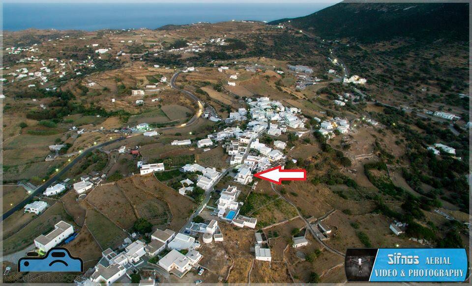 L'emplacement d'un appartement spacieux à Katavati de Sifnos